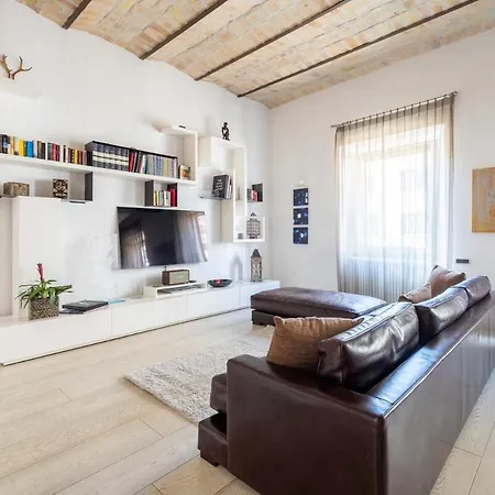 Vatican Luxury Design 3 Bedrooms Penthouse Апартаменты *